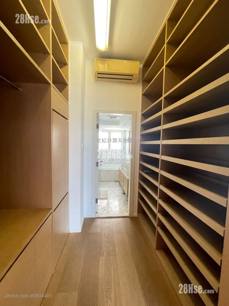 The Beverly Hills Rental 5+ Bedrooms , 3 Bathrooms 2,186 ft²