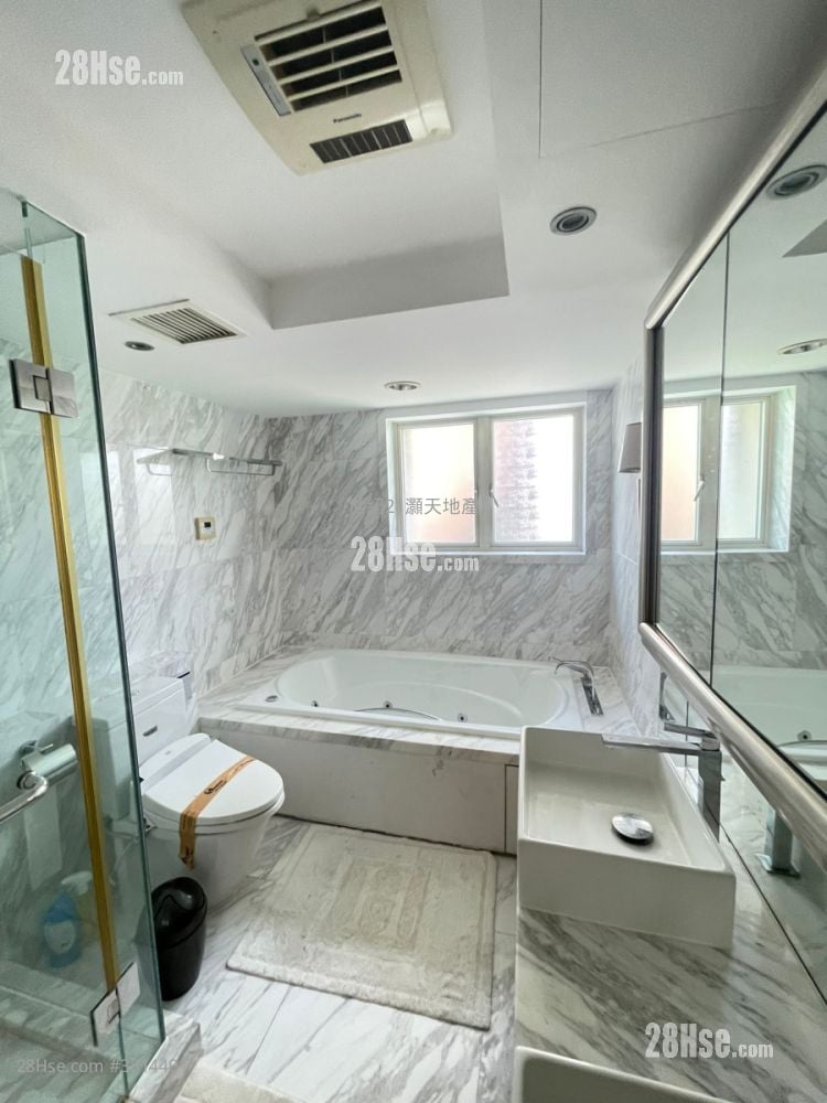 The Beverly Hills Rental 5+ Bedrooms , 3 Bathrooms 2,186 ft²