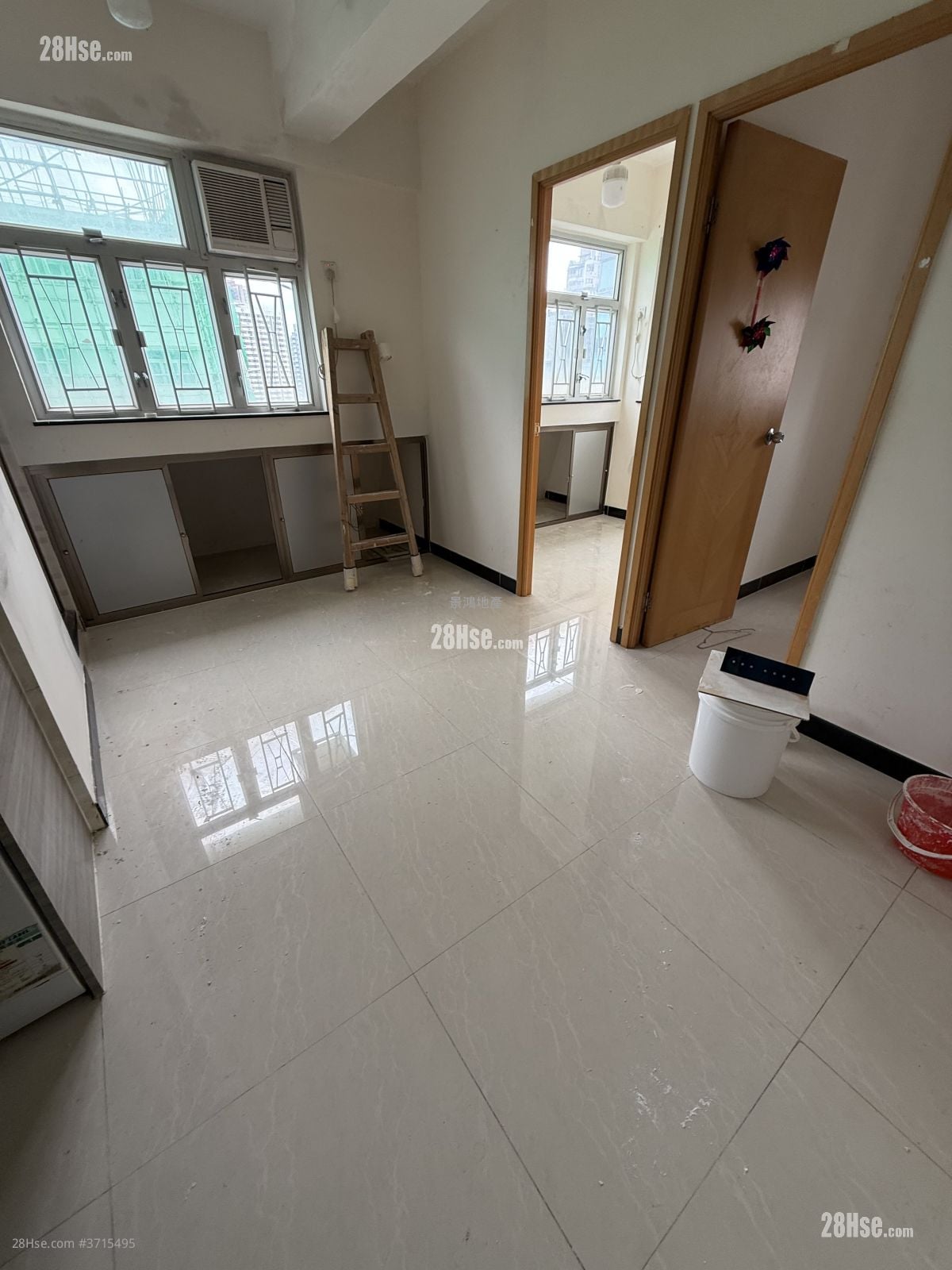 Man Yuen Building Rental 2 Bedrooms , 1 Bathroom 300 ft²