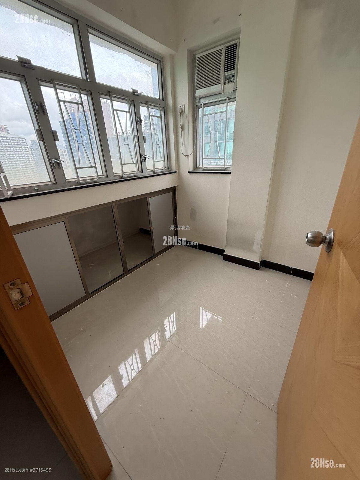 Man Yuen Building Rental 2 Bedrooms , 1 Bathroom 300 ft²