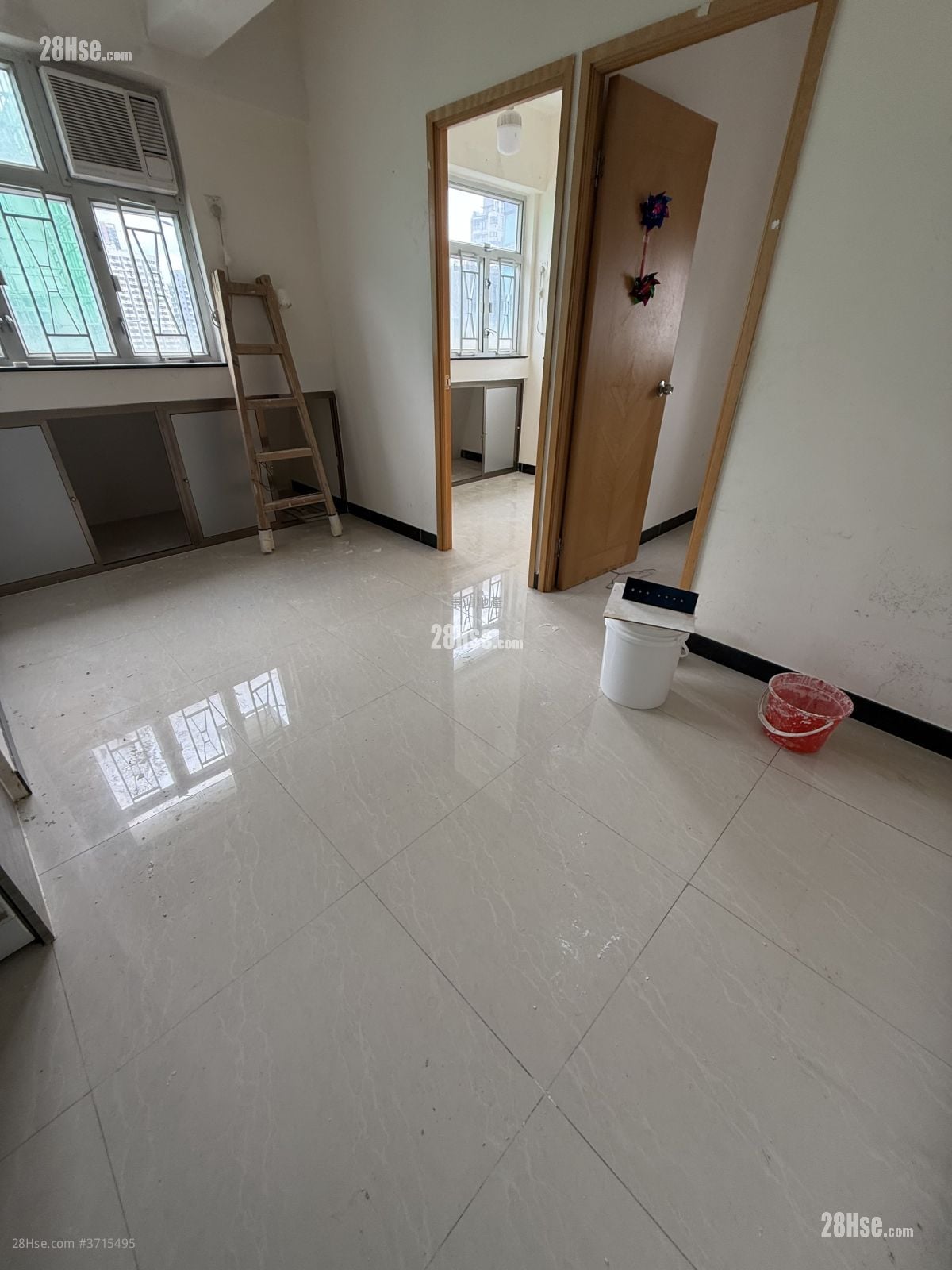 Man Yuen Building Rental 2 Bedrooms , 1 Bathroom 300 ft²