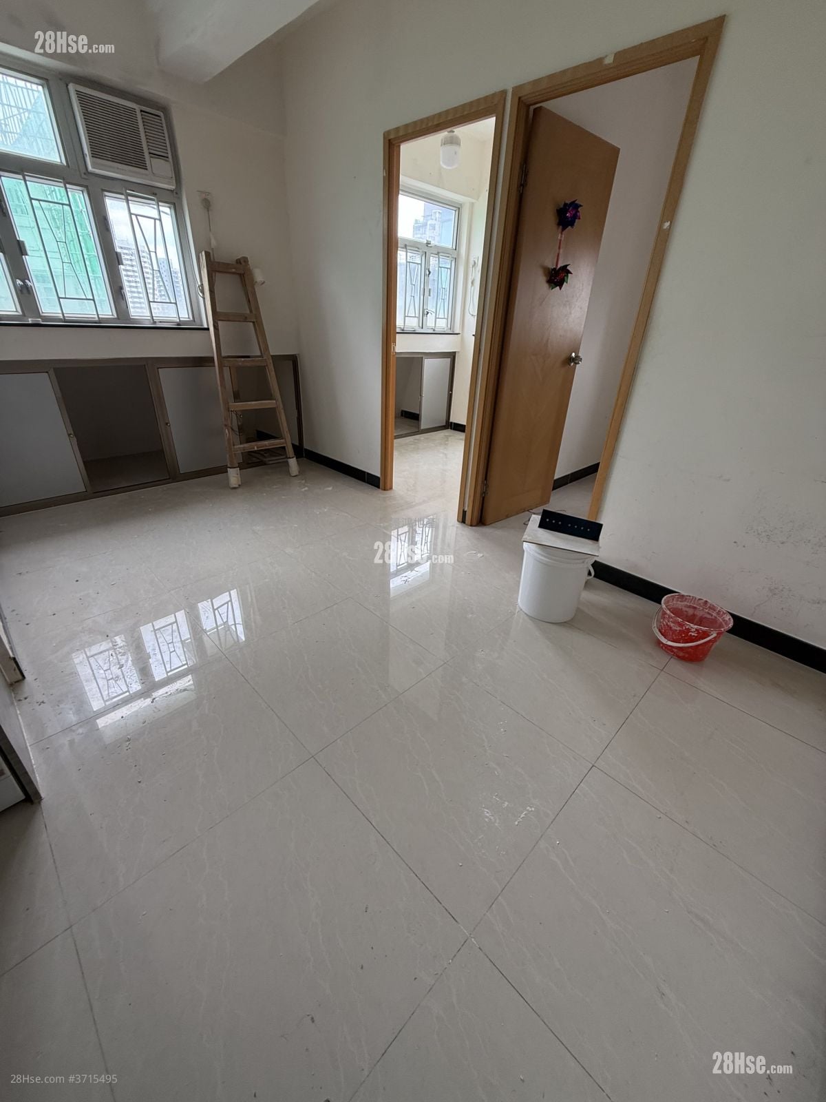 Man Yuen Building Rental 2 Bedrooms , 1 Bathroom 300 ft²