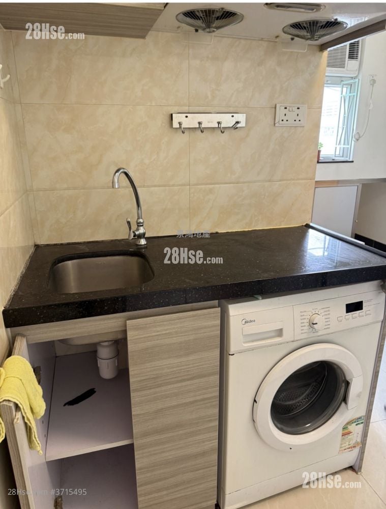 Man Yuen Building Rental 2 Bedrooms , 1 Bathroom 300 ft²