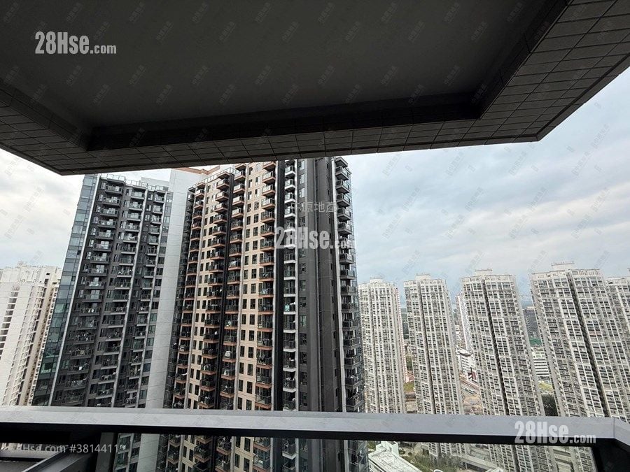 Yoho West Sell 3 Bedrooms , 1 Bathroom 447 ft²