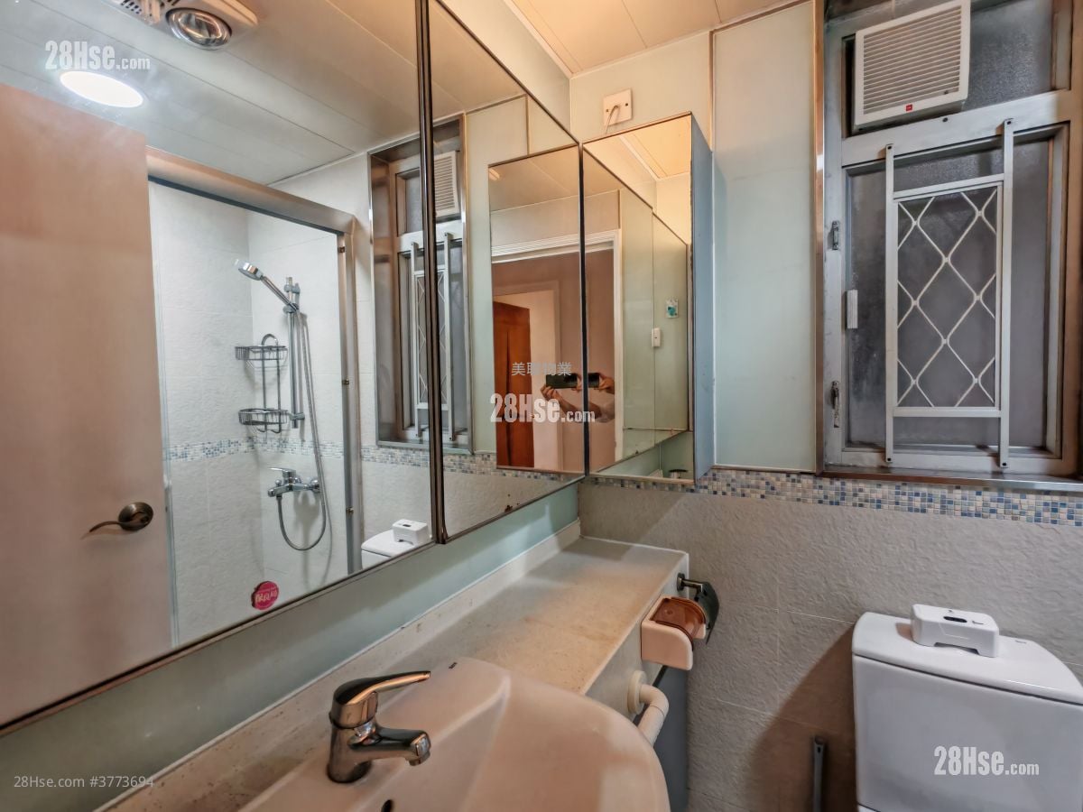 Hong Yat Court Sell 2 Bedrooms , 1 Bathroom 506 ft²