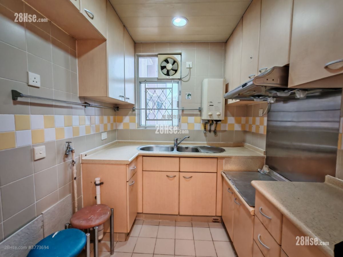 Hong Yat Court Sell 2 Bedrooms , 1 Bathroom 506 ft²