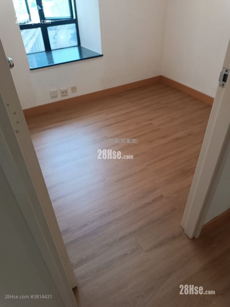 Radiant Towers Rental 478 ft²