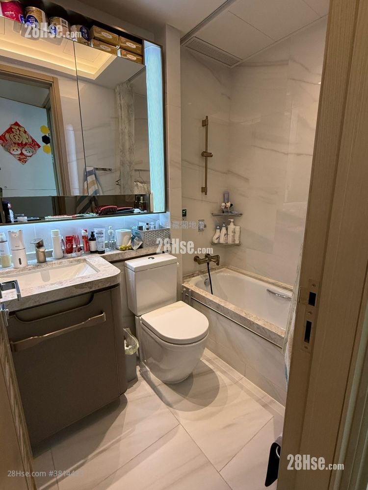 逸珑湾8 售盘 3 房 , 2 浴室 698 平方尺