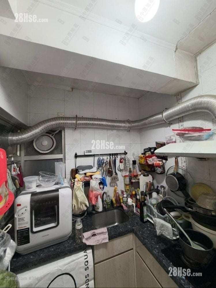 Kingswood Villas Sell 2 Bedrooms , 1 Bathroom 446 ft²