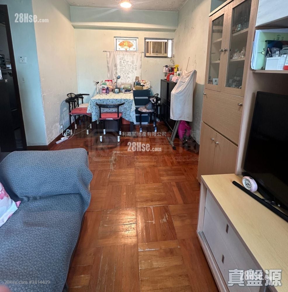 Sheung Shui Centre Sell 3 Bedrooms , 2 Bathrooms 532 ft²