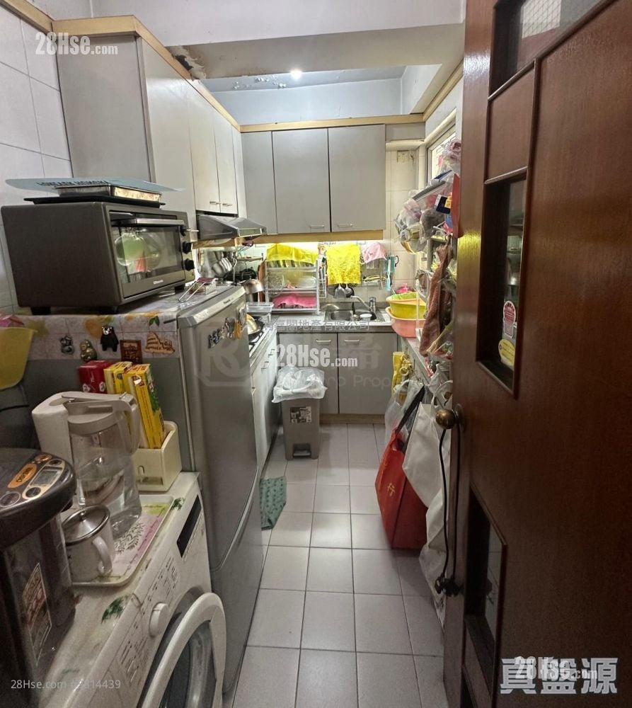 Sheung Shui Centre Sell 3 Bedrooms , 2 Bathrooms 532 ft²
