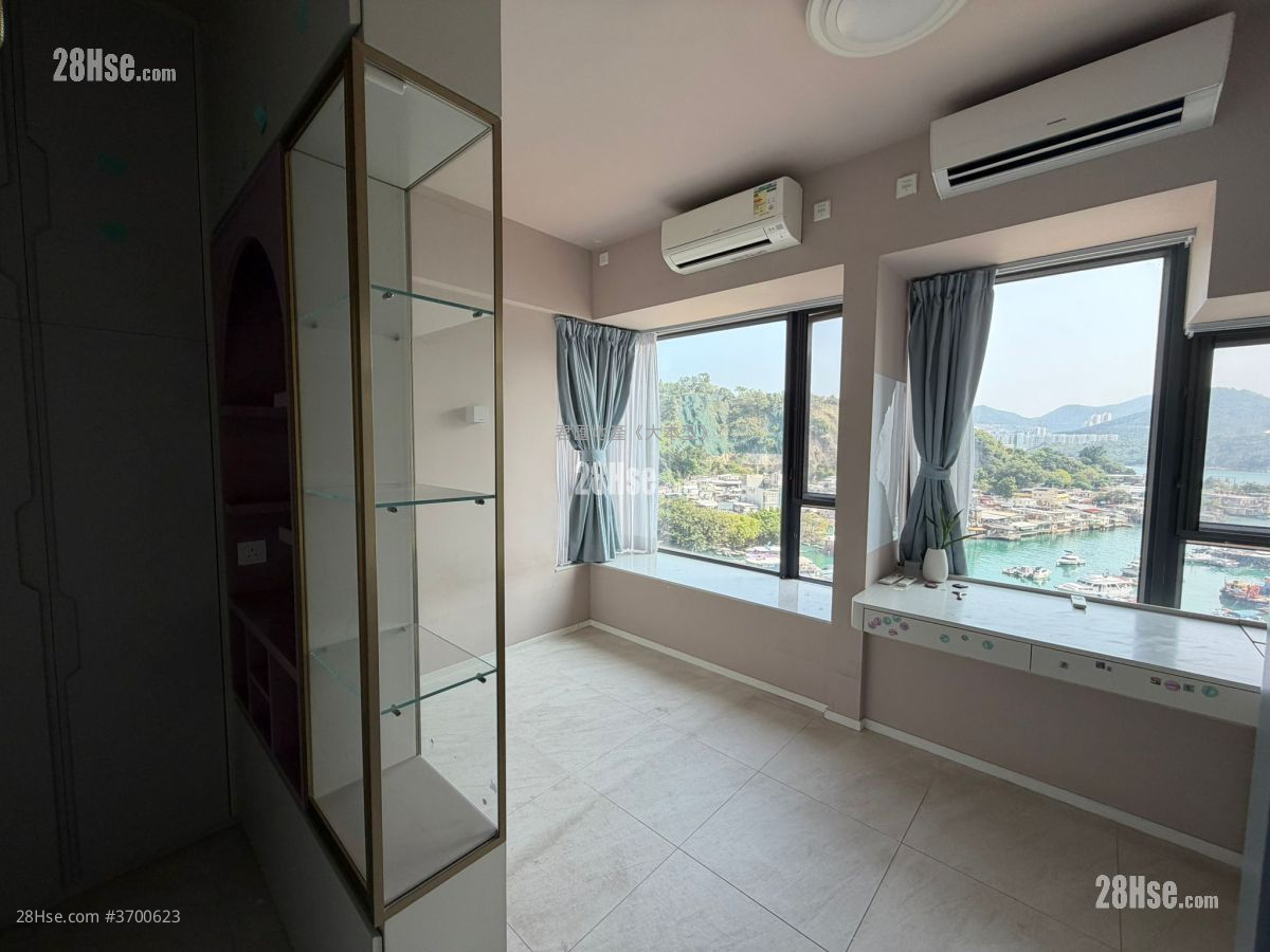 Canaryside Rental 2 Bedrooms 636 ft²