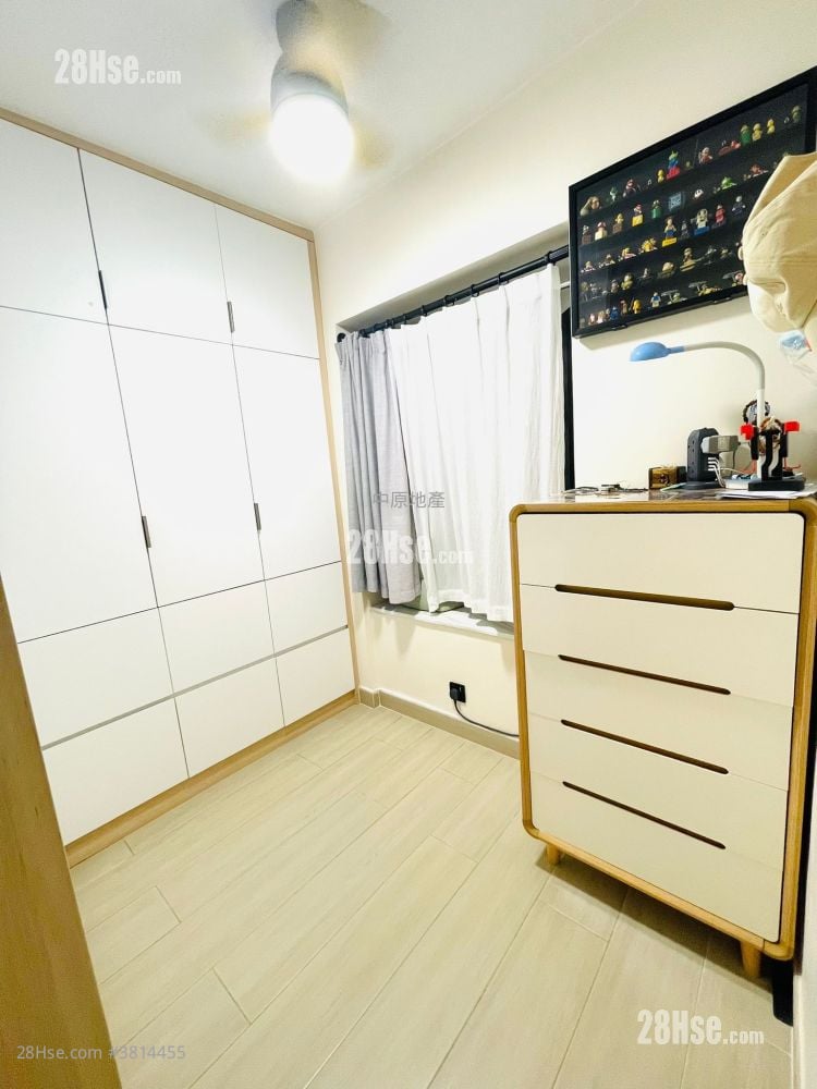 New Kwai Fong Gardens Sell 2 Bedrooms , 1 Bathroom 408 ft²