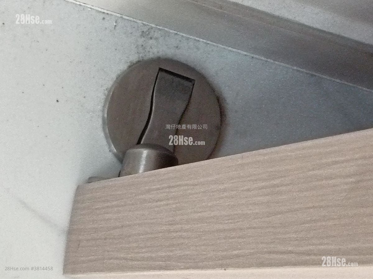 Hay Wah Building Rental 2 Bedrooms , 1 Bathroom 330 ft²