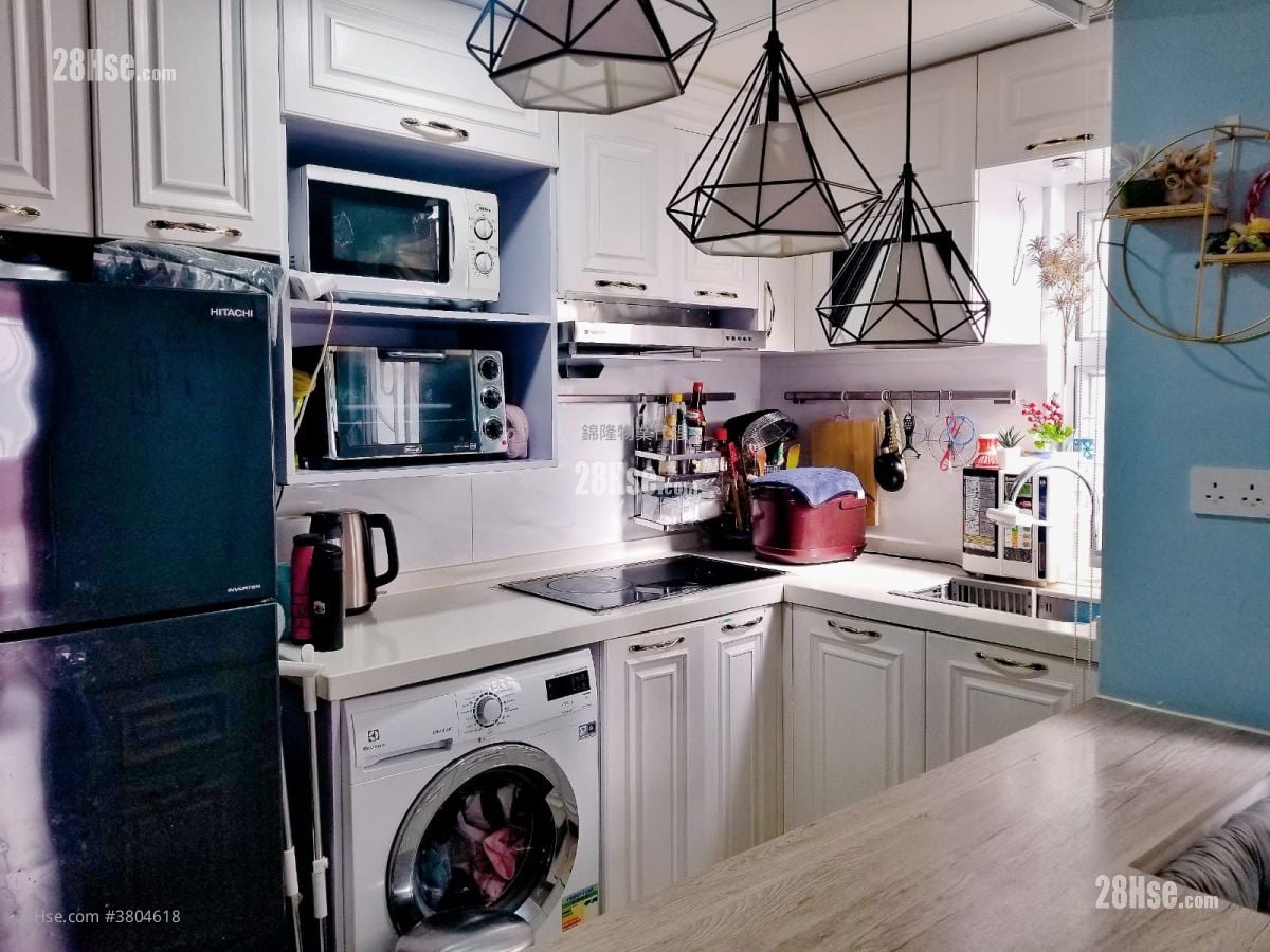 Sunshine Plaza Rental 2 Bedrooms , 1 Bathroom 357 ft²