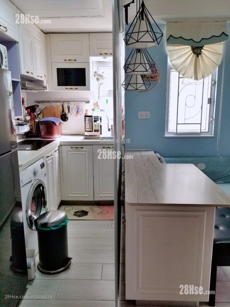 Sunshine Plaza Rental 2 Bedrooms , 1 Bathroom 357 ft²