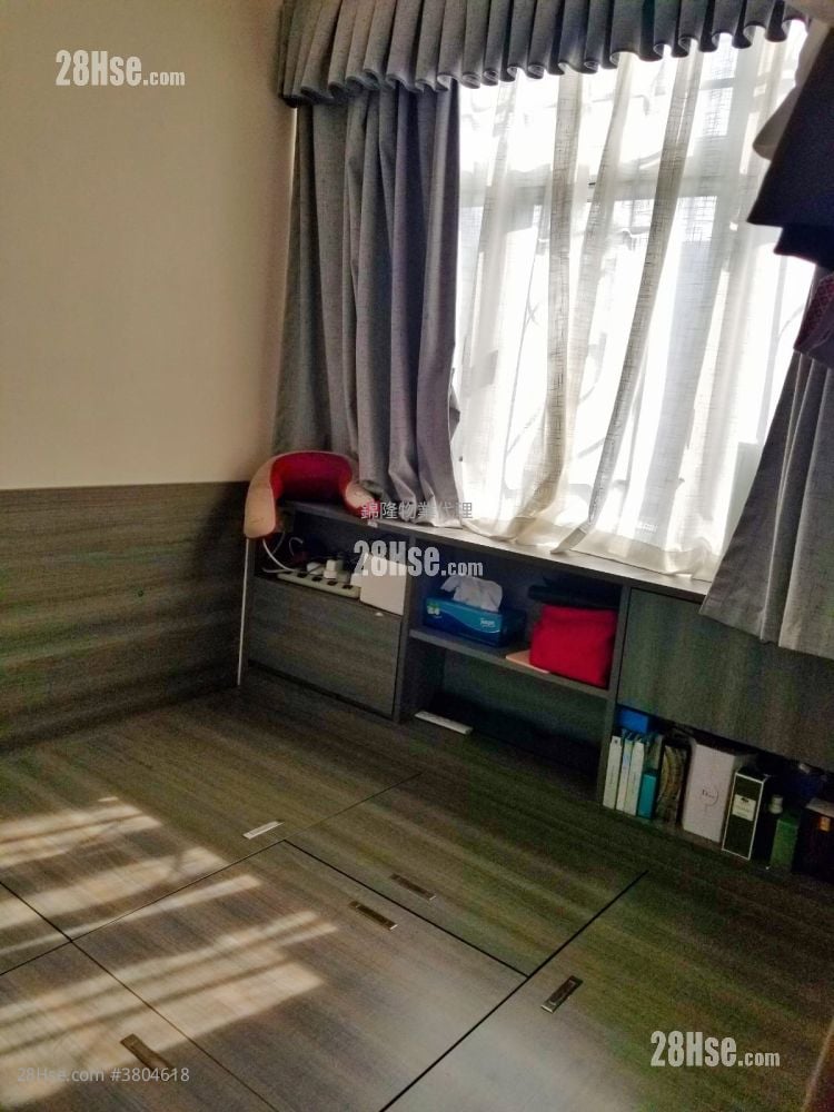 Sunshine Plaza Rental 2 Bedrooms , 1 Bathroom 357 ft²