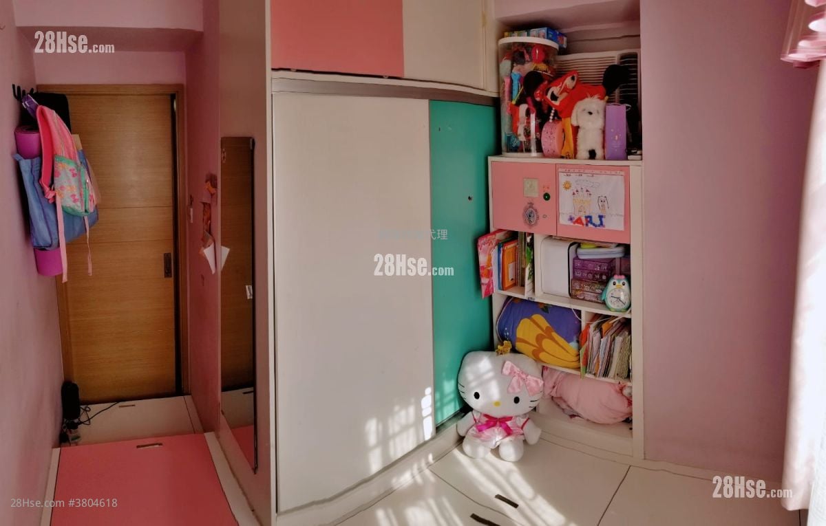 Sunshine Plaza Rental 2 Bedrooms , 1 Bathroom 357 ft²