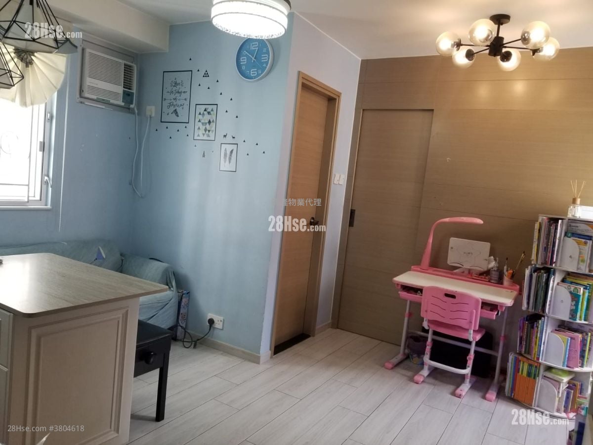 Sunshine Plaza Rental 2 Bedrooms , 1 Bathroom 357 ft²