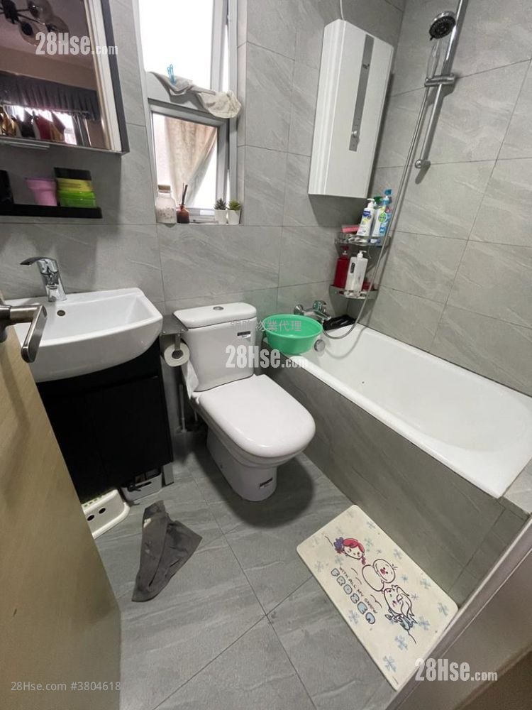 Sunshine Plaza Rental 2 Bedrooms , 1 Bathroom 357 ft²