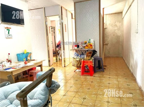 Fu Shin Estate Sell 3 Bedrooms , 1 Bathroom 490 ft²