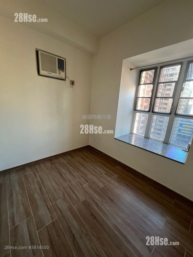 Yue Xiu Plaza Sell 469 ft²