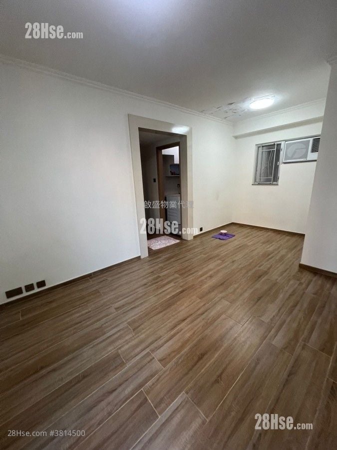 Yue Xiu Plaza Sell 469 ft²