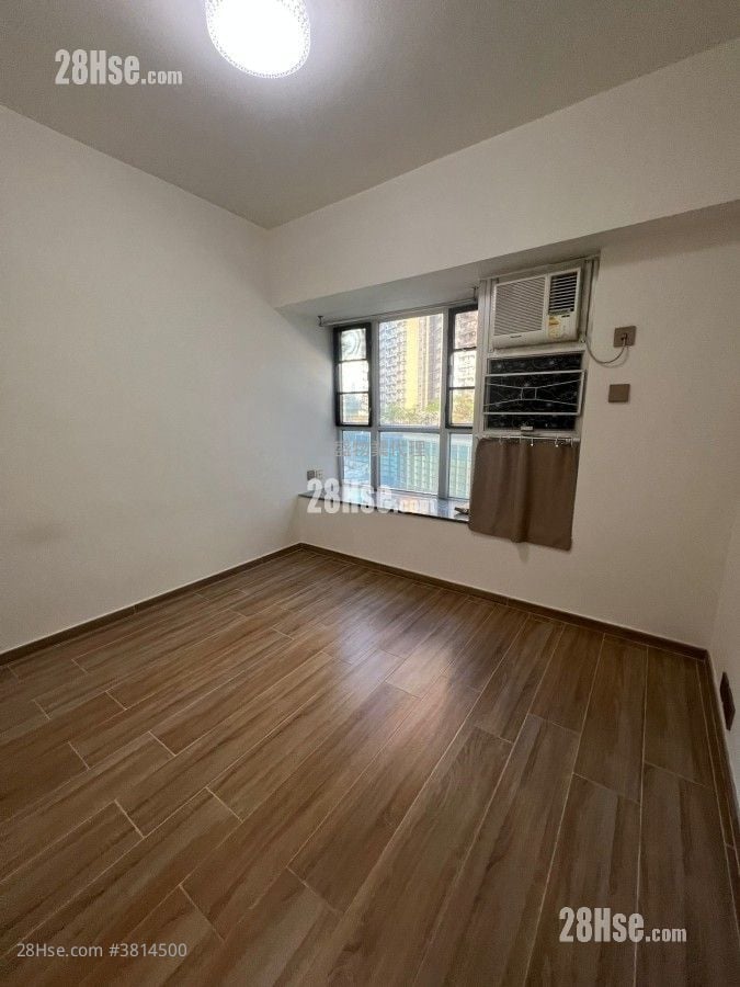 Yue Xiu Plaza Sell 469 ft²