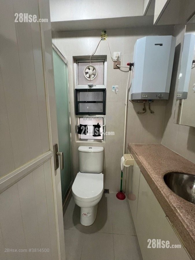 Yue Xiu Plaza Sell 469 ft²