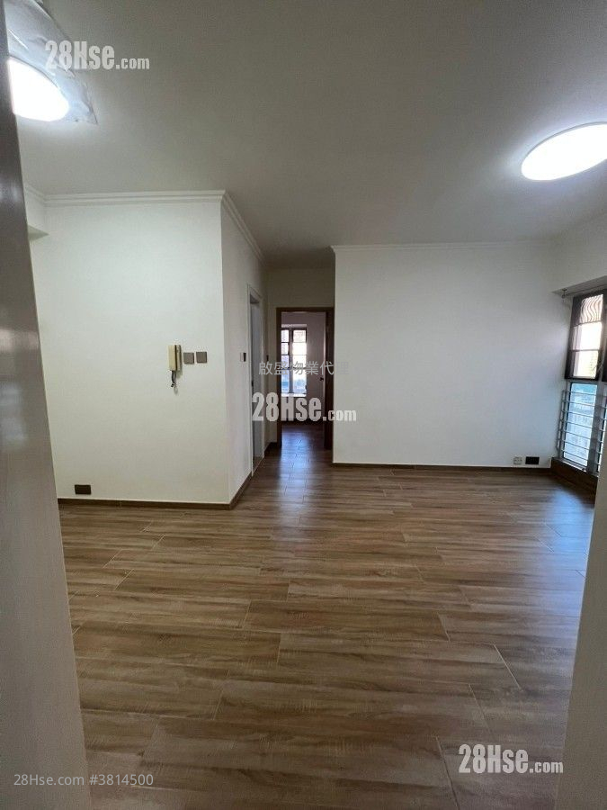 Yue Xiu Plaza Sell 469 ft²