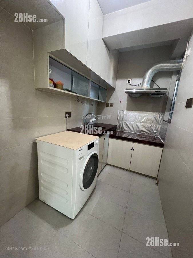 Yue Xiu Plaza Sell 469 ft²