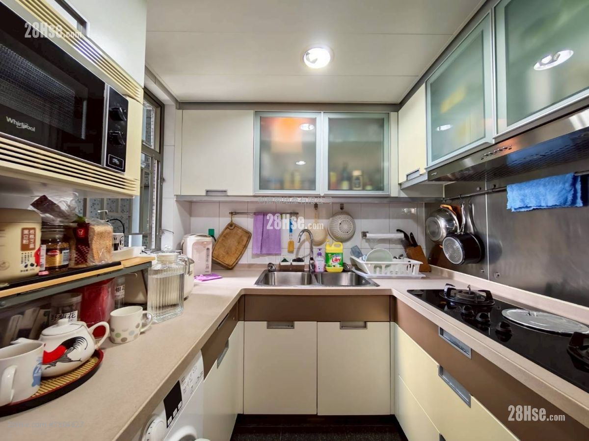 Yoho Town Sell 3 Bedrooms 637 ft²