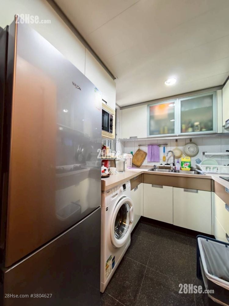 Yoho Town Sell 3 Bedrooms 637 ft²