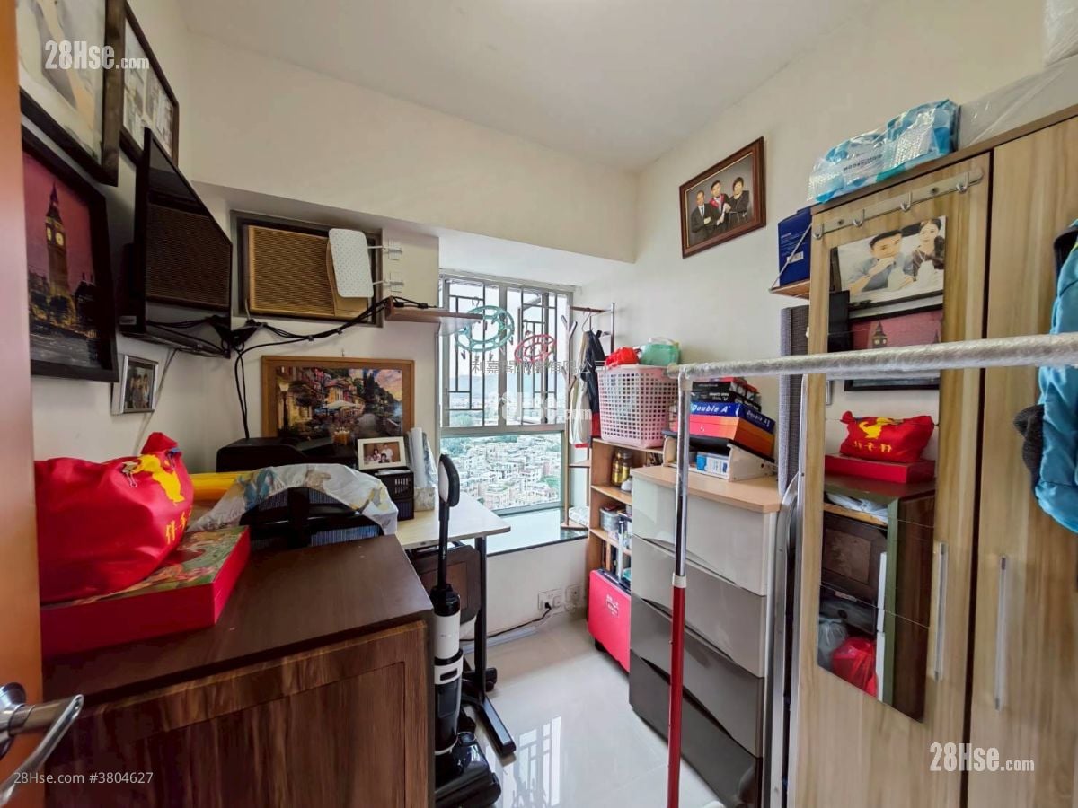 Yoho Town Sell 3 Bedrooms 637 ft²