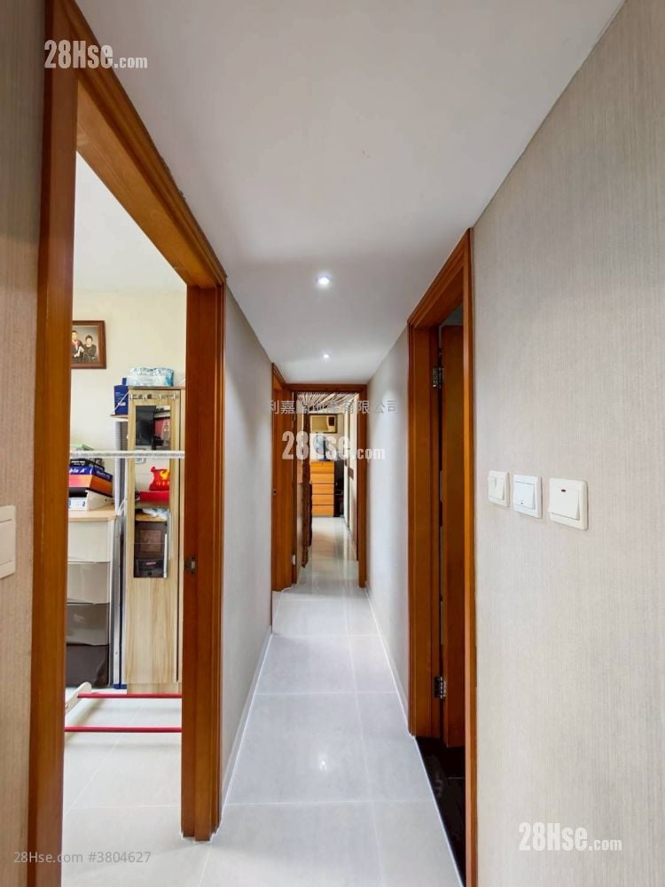 Yoho Town Sell 3 Bedrooms 637 ft²