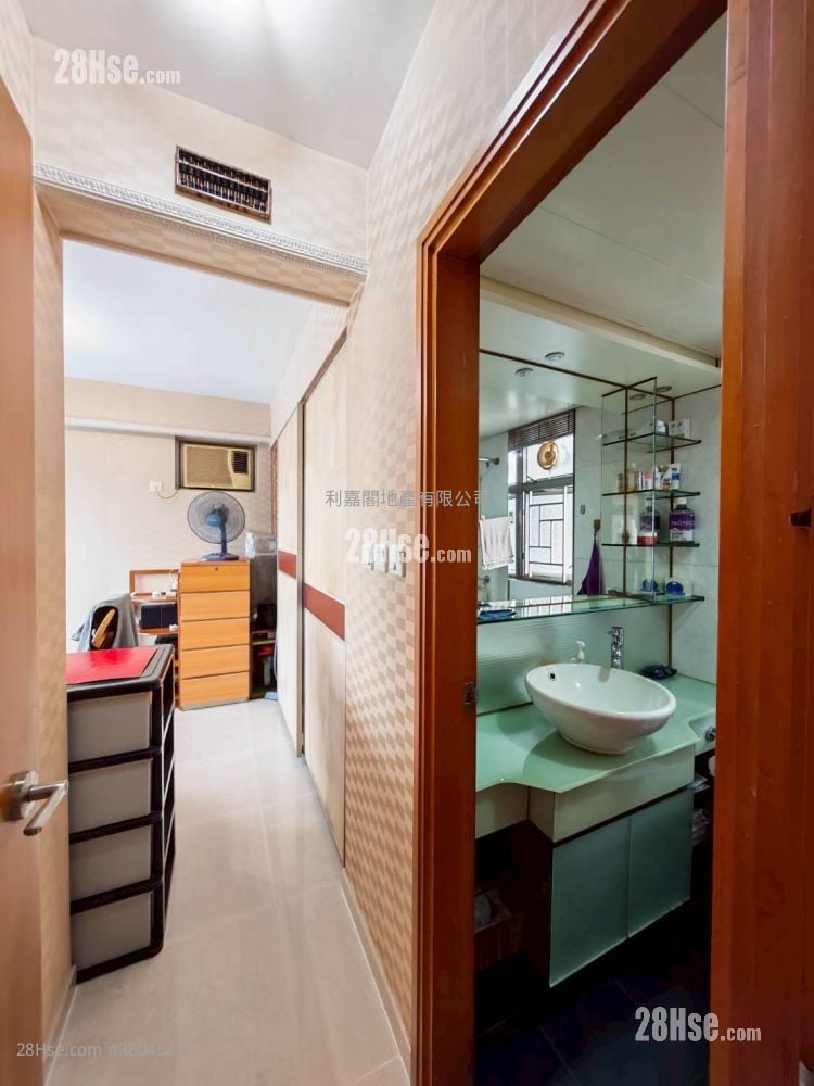 Yoho Town Sell 3 Bedrooms 637 ft²