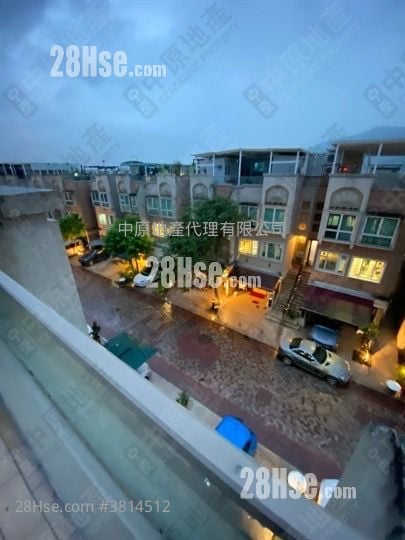 Seasons Monarch Sell 3 Bedrooms 930 ft²