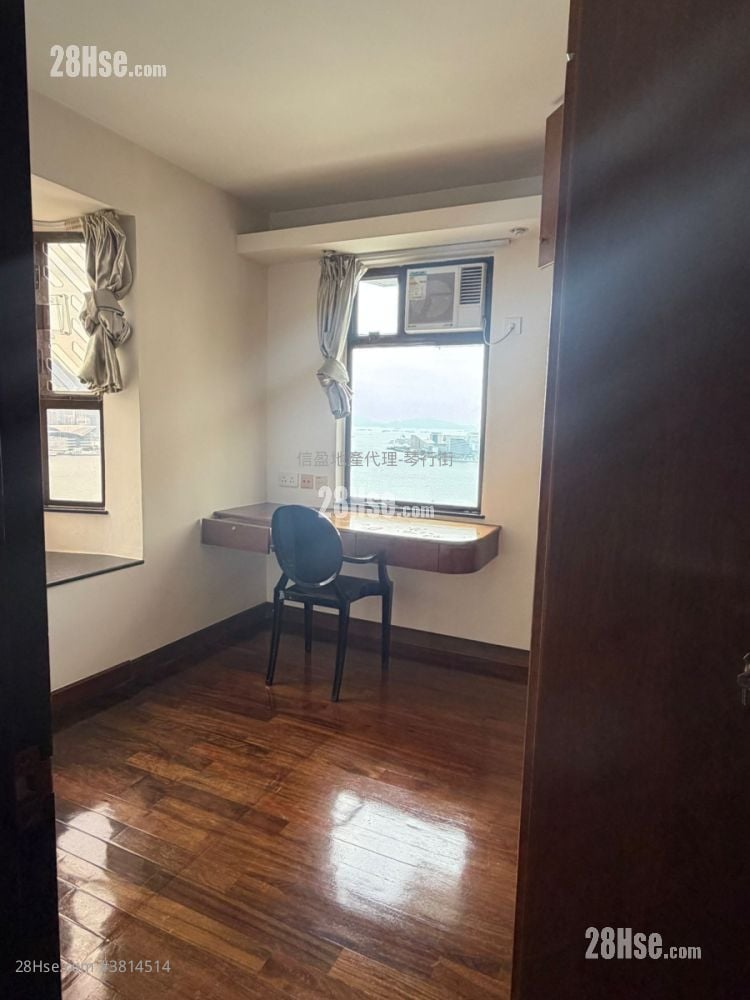 Victoria Centre Rental 2 Bedrooms , 1 Bathroom 572 ft²