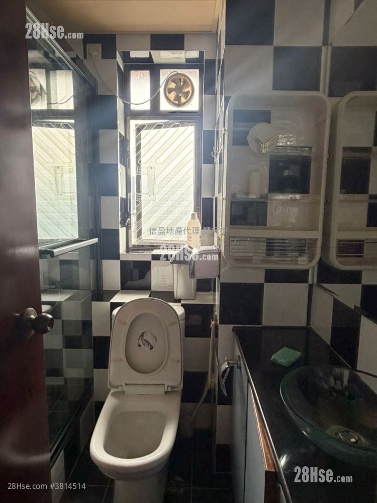 Victoria Centre Rental 2 Bedrooms , 1 Bathroom 572 ft²