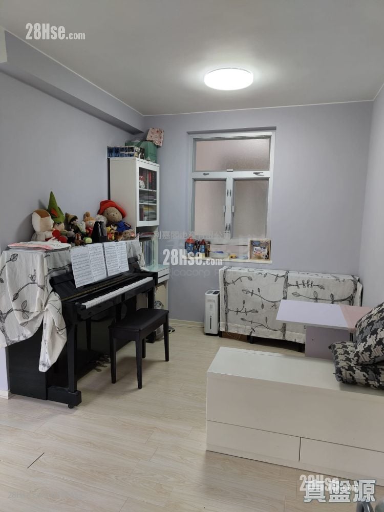 Laichikok Bay Garden Sell 2 Bedrooms , 1 Bathroom 426 ft²