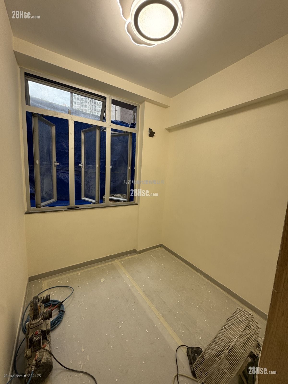 Carson Mansion Rental 3 Bedrooms , 1 Bathroom 459 ft²