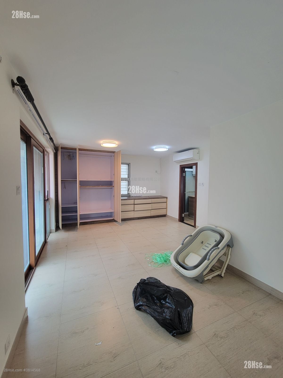 Village Rental 4 Bedrooms , 3 Bathrooms 2,100 ft²