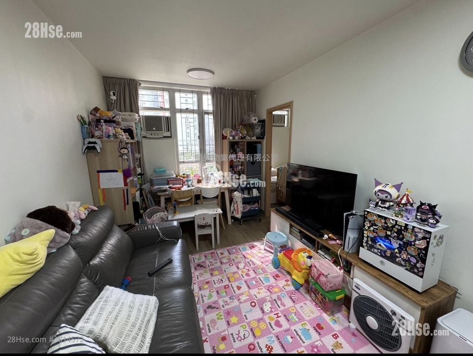 Hoi Lok Court Sell 2 Bedrooms 473 ft²