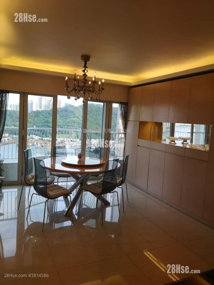 Golden Villa Sell 4 Bedrooms , 3 Bathrooms 2,110 ft²