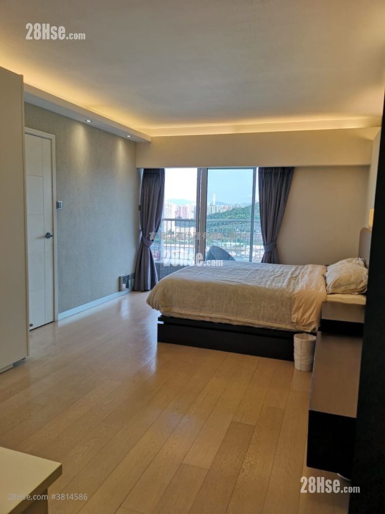 Golden Villa Sell 4 Bedrooms , 3 Bathrooms 2,110 ft²