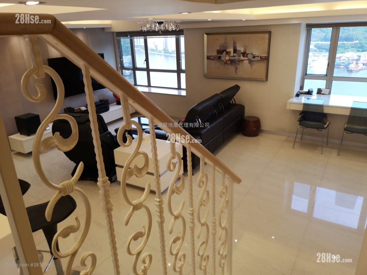Golden Villa Sell 4 Bedrooms , 3 Bathrooms 2,110 ft²