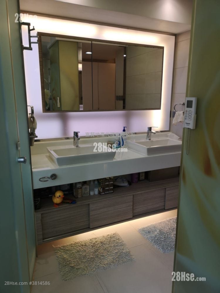 Golden Villa Sell 4 Bedrooms , 3 Bathrooms 2,110 ft²