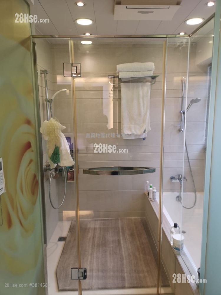 Golden Villa Sell 4 Bedrooms , 3 Bathrooms 2,110 ft²