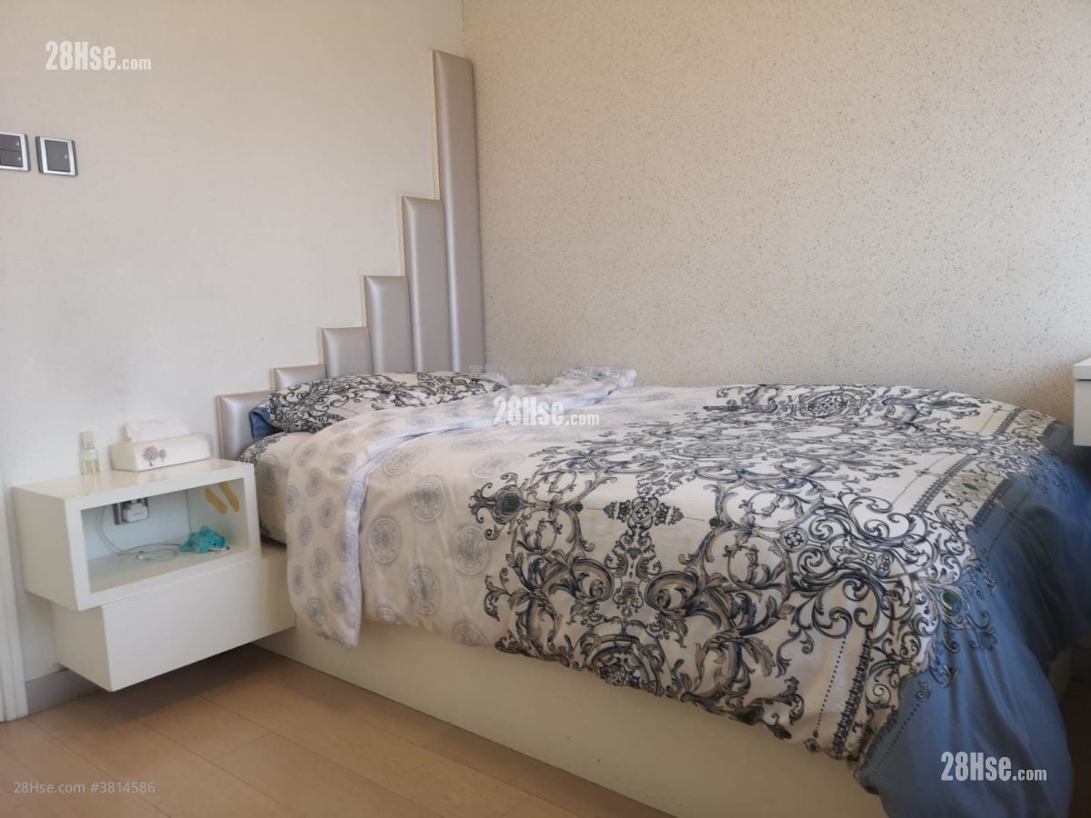 Golden Villa Sell 4 Bedrooms , 3 Bathrooms 2,110 ft²