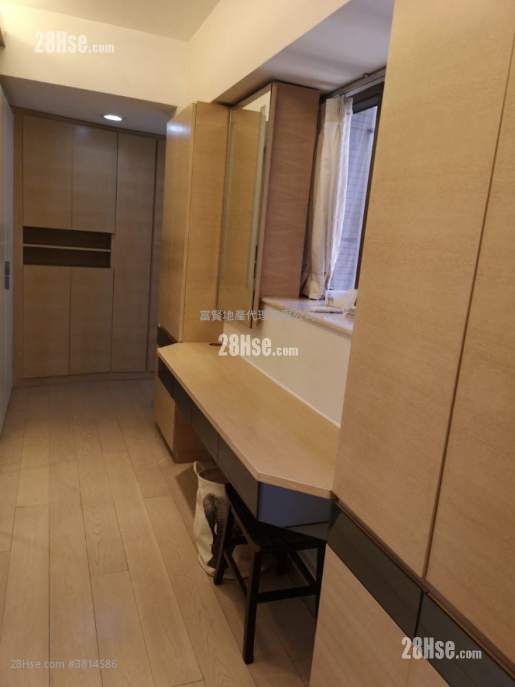 Golden Villa Sell 4 Bedrooms , 3 Bathrooms 2,110 ft²